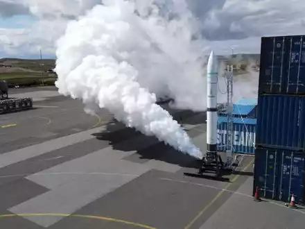 60 Kilometer in die Höhe will das Unternehmen HyImpulse die Trägerrakete SR75 schicken. - Foto: HyImpulse/dpa
