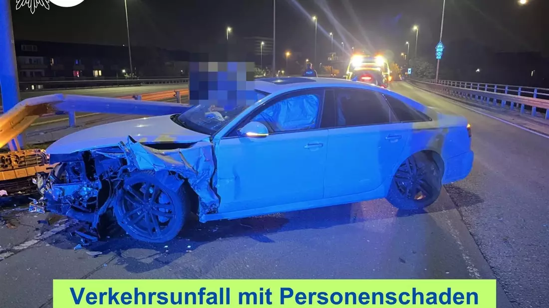 POL-DU: Altstadt: Audi kollidiert beim Überholvorgang mit Leitplanke - zwei Leichtverletzte - Bild: presseportal.de
