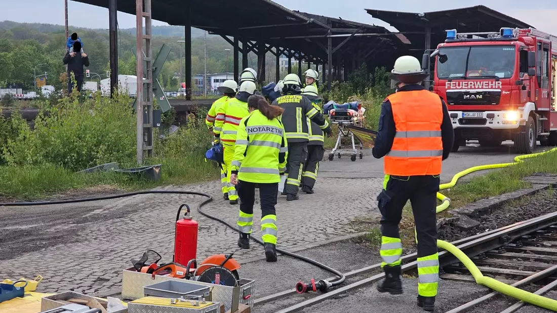 FW-AR: Gemeinsame Übung der Feuerwehr und des Rettungsdienstes - Bild: presseportal.de