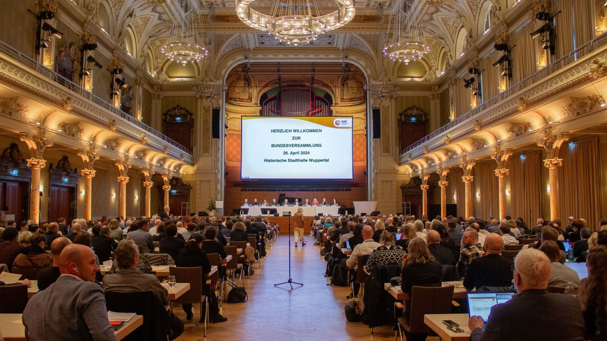Pakt für Musikschulen / Verband deutscher Musikschulen fordert mit Vertretern der kommunalen Spitzenverbände und der Politik einen Pakt zur Sicherung der öffentlichen Musikschulen - Foto: presseportal.de