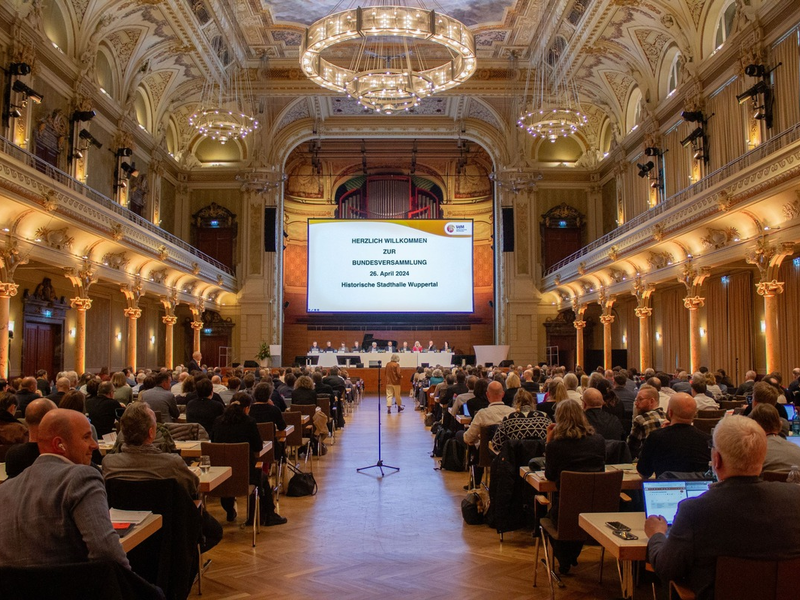 Pakt für Musikschulen / Verband deutscher Musikschulen fordert mit Vertretern der kommunalen Spitzenverbände und der Politik einen Pakt zur Sicherung der öffentlichen Musikschulen - Foto: presseportal.de