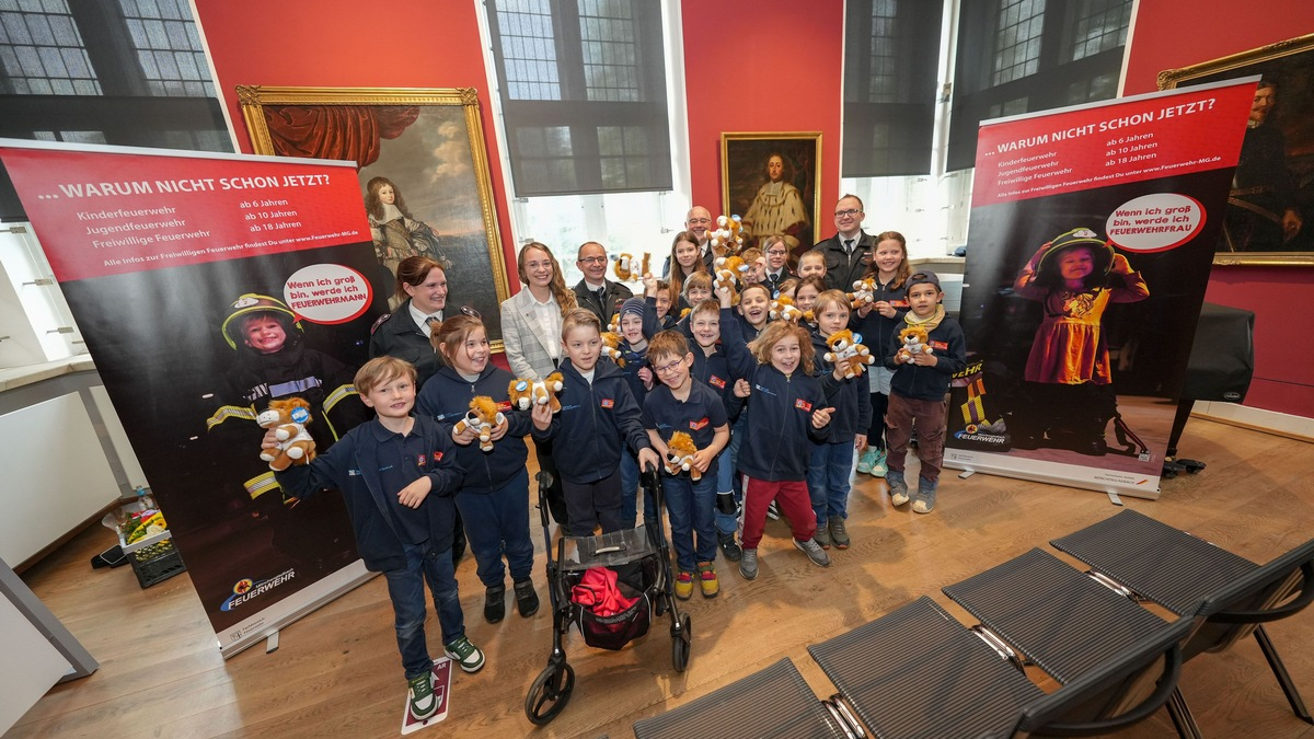FW-MG: Stadtfeuerwehrverband Mönchengladbach e.V. feiert 10-jähriges Jubiläum der Kinderfeuerwehr - Foto: presseportal.de