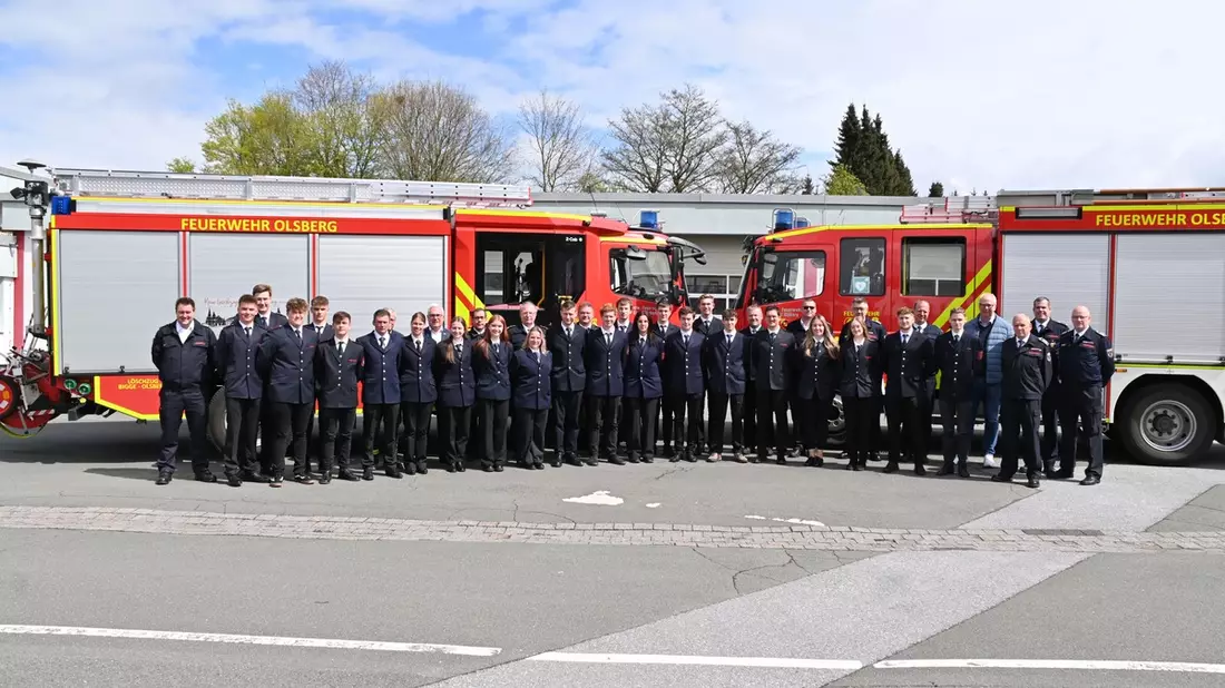 FF Olsberg: Feuerwehr Grundlehrgang in Olsberg erfolgreich absolviert - Bild: presseportal.de