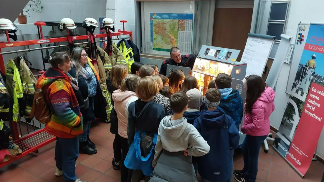 FW Menden: Brandschutzerziehung im Kindergarten und in der Grundschule Schwitten - Bild: presseportal.de