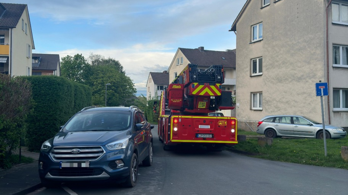 FW-DT: Ein Menschenleben gerettet - Falschparker behindern Arbeit der Feuerwehr - Foto: presseportal.de