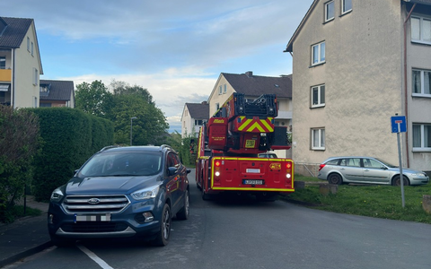 FW-DT: Ein Menschenleben gerettet - Falschparker behindern Arbeit der Feuerwehr - Foto: presseportal.de