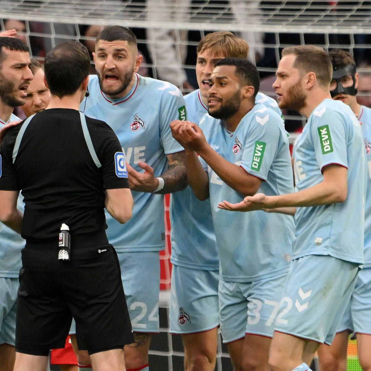 Die Kölner hoffen weiter auf die Rettung vor dem siebten Abstieg in der Vereinsgeschichte. - Foto: Torsten Silz/dpa