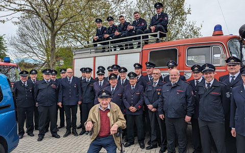 FW-AR: Löschgruppe Voßwinkel gratuliert zum 100.Geburtstag - Foto: presseportal.de