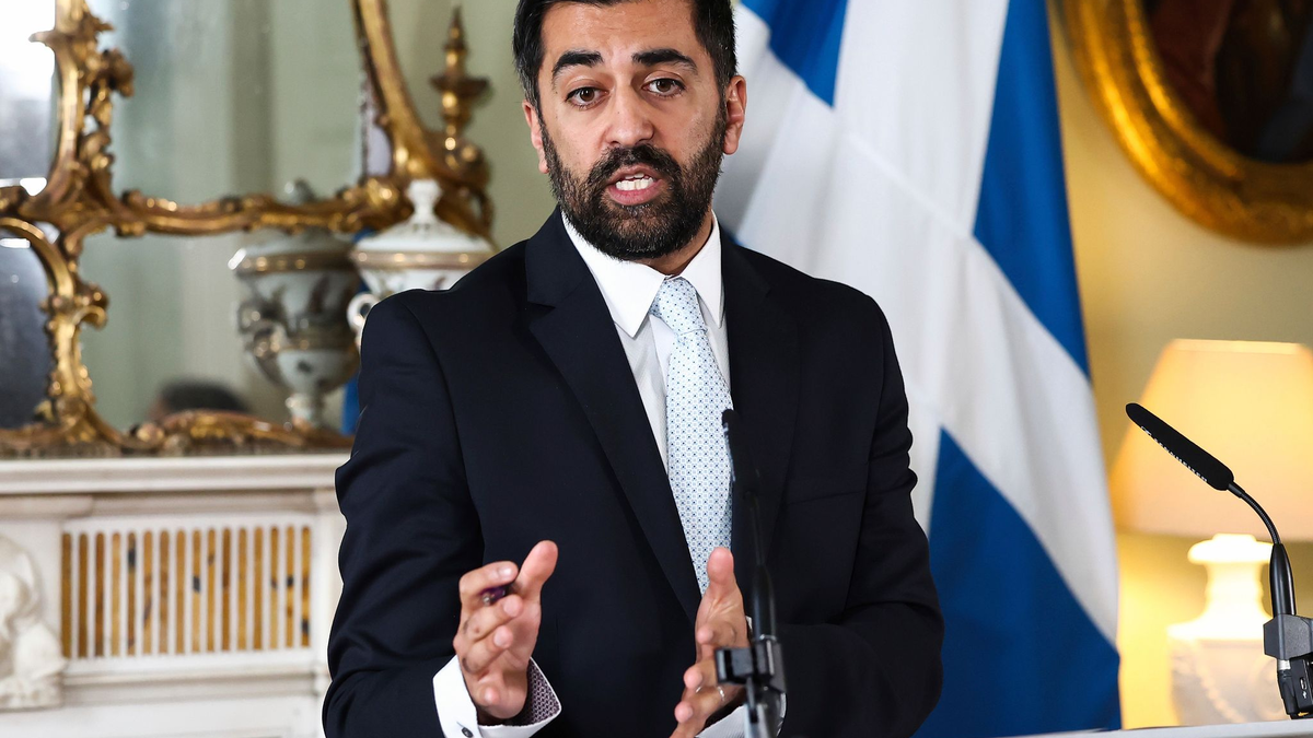 War Ende März 2023 nach Sturgeons überraschendem Rücktritt ins Amt gekommen: Humza Yousaf. - Foto: Jeff J Mitchell/PA/AP/dpa