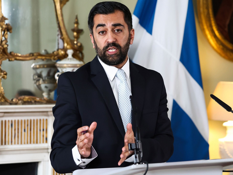 War Ende März 2023 nach Sturgeons überraschendem Rücktritt ins Amt gekommen: Humza Yousaf. - Foto: Jeff J Mitchell/PA/AP/dpa