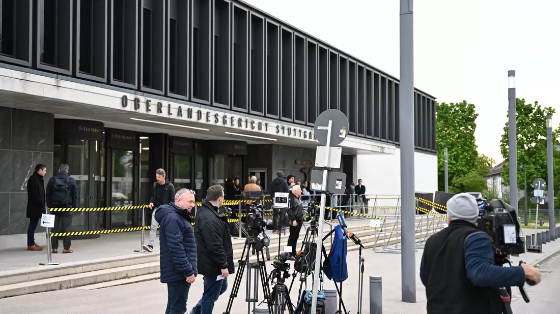 Großes Medieninteresse: «Eines der größten Staatsschutzverfahren in der Geschichte der Bundesrepublik». - Bild: Bernd Weißbrod/dpa
