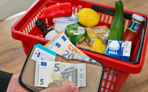 Bei Lebensmitteln planen deutlich weniger Unternehmen Preiserhöhungen als in anderen Branchen. - Foto: Patrick Pleul/dpa