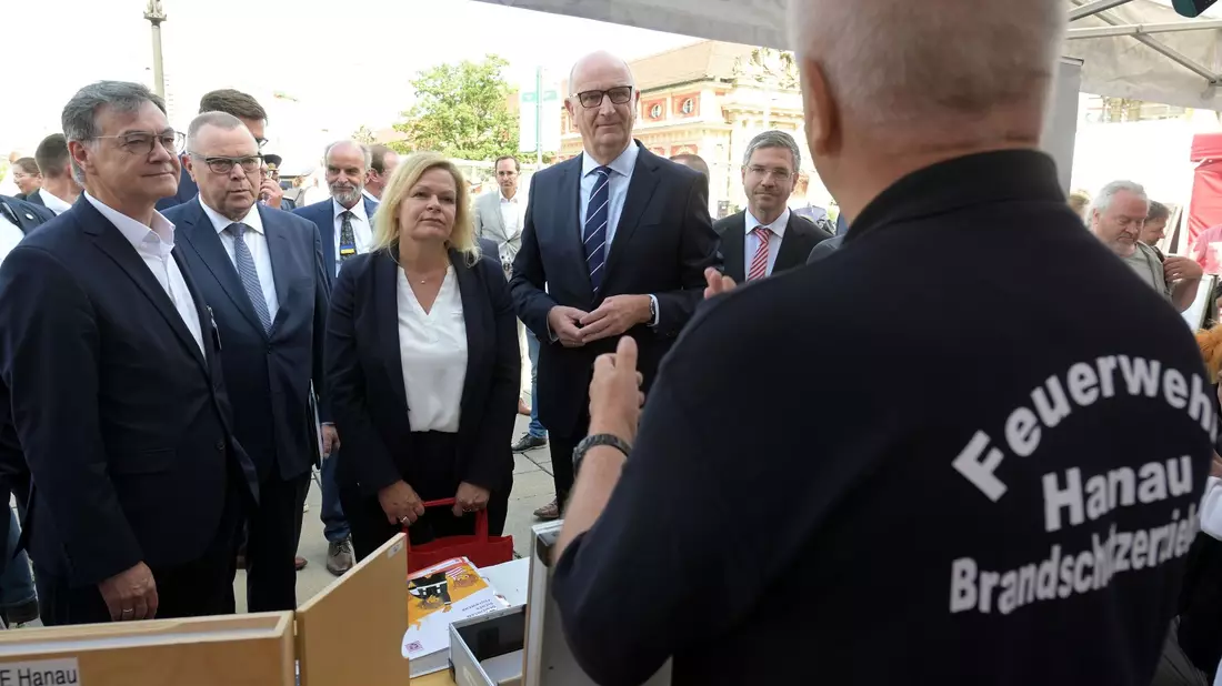 Bundesinnenministerin Nancy Faeser wird beim Kölner Rosenmontagszug dabei sein. (Archivbild) - Bild: Michael Bahlo/dpa