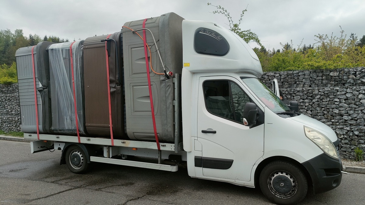 HZA-UL: Whirlpools aus der Schweiz geschmuggelt - Foto: presseportal.de