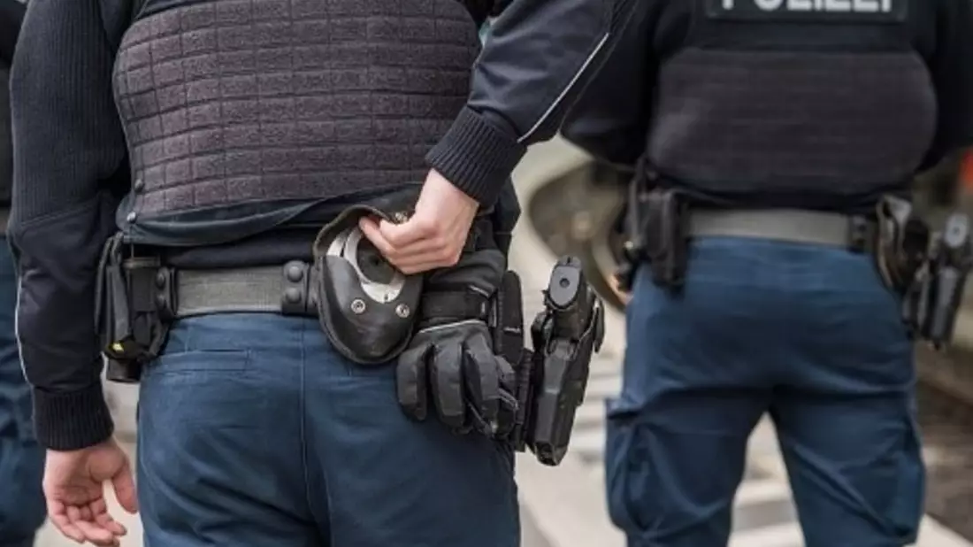 BPOLI EF: Vom Flughafen in die Justizvollzugsanstalt - Bild: presseportal.de