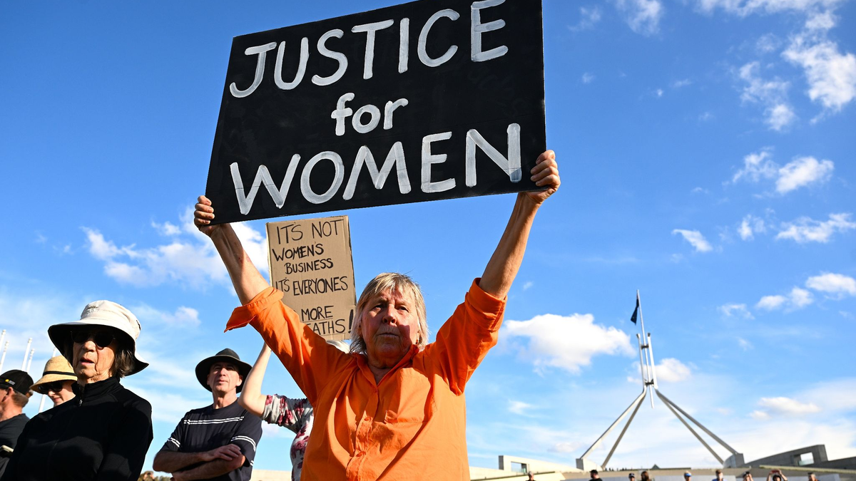 Eine Kundgebung zur Beendigung der Gewalt gegen Frauen in Canberra. - Foto: Lukas Coch/AAP/dpa