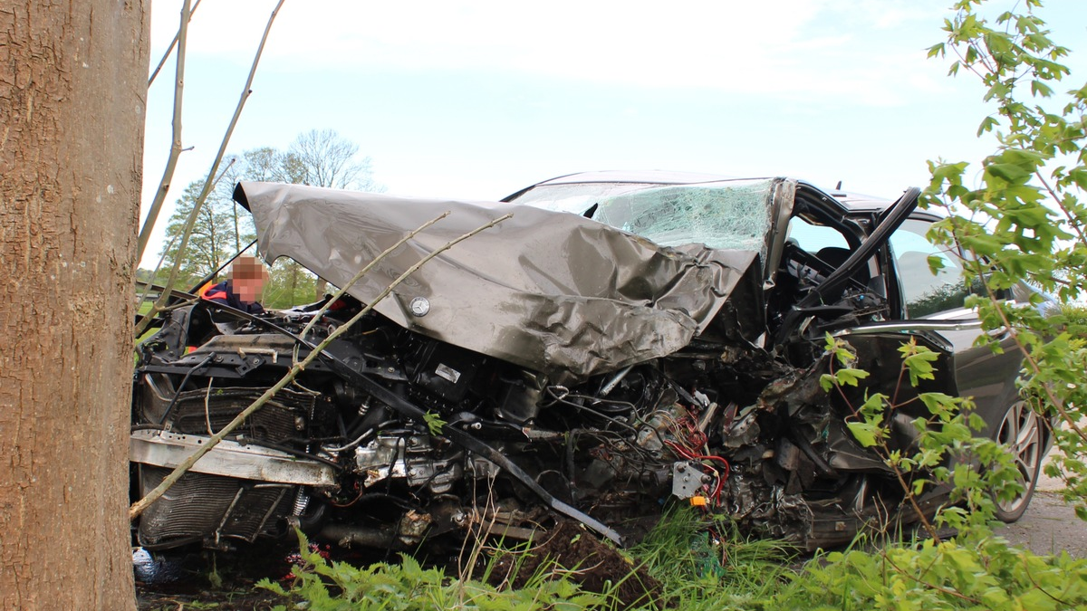 POL-MI: Autofahrer nach Unfall mit Rettungshubschrauber ins Mindener Klinikum geflogen - Foto: presseportal.de