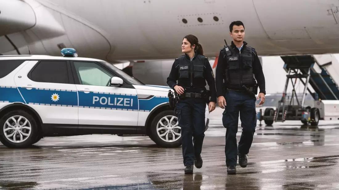 Bundespolizeidirektion München: Widerspenstiges Pärchen stört Landevorgang am Flughafen München - Bild: presseportal.de