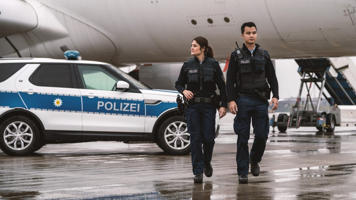 Bundespolizeidirektion München: Widerspenstiges Pärchen stört Landevorgang am Flughafen München - Foto: presseportal.de