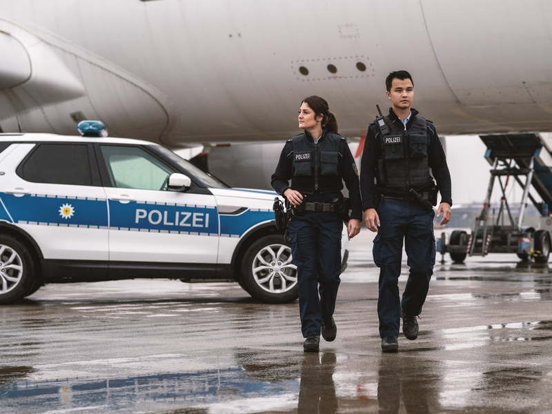 Bundespolizeidirektion München: Widerspenstiges Pärchen stört Landevorgang am Flughafen München - Foto: presseportal.de