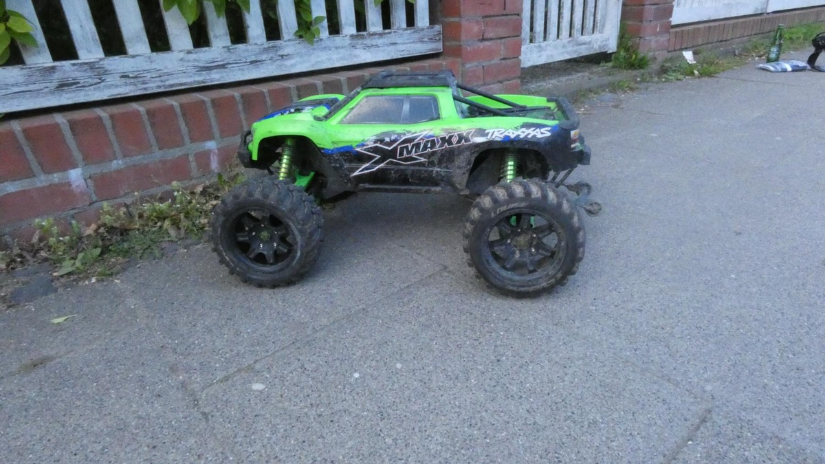 POL-RZ: Unfall nach Rennen zwischen Rollstuhlfahrerin und ferngesteuertem Auto - Foto: presseportal.de