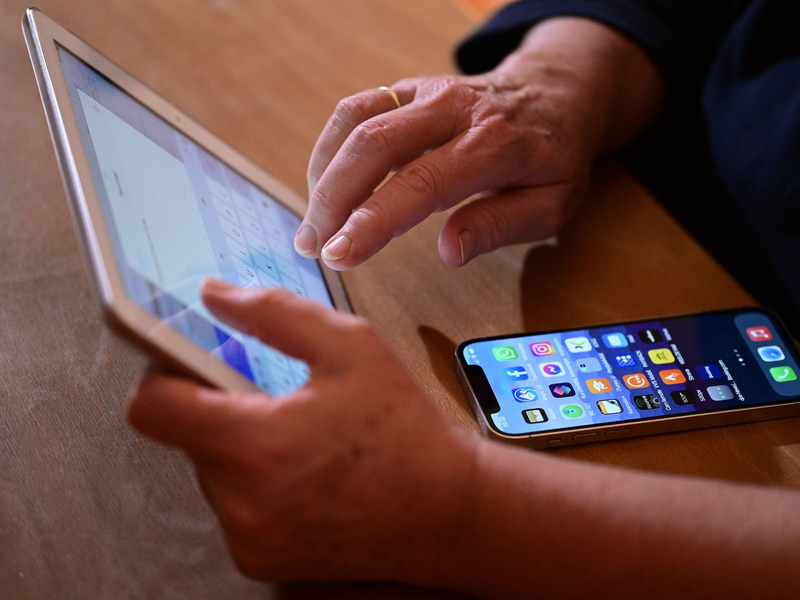 Ăhnlich wie beim iPhone muss Apple in der EU beim iPad die Installation von Anwendungen ĂŒber alternative App-Stores ermöglichen. - Foto: Bernd WeiĂbrod/dpa