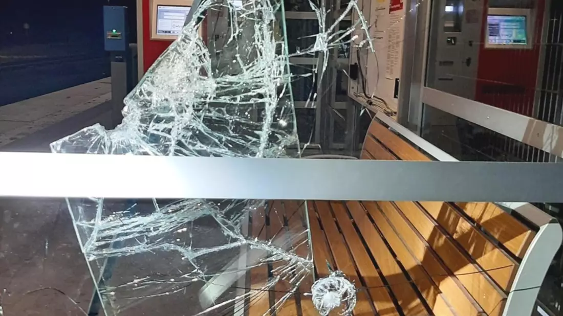 Bundespolizeidirektion München: Vandalismus am Haltepunkt Rott am Inn / Bundespolizei ermittelt wegen gemeinschädlicher Sachbeschädigung - Bild: presseportal.de