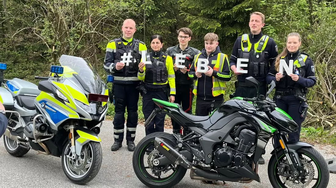 POL-HX: Für zwei Kradfahrer ist die Motorradsaison schon unterbrochen / Gemeinsame Motorradkontrollen der Kreispolizeibehörden Höxter und Paderborn - Bild: presseportal.de