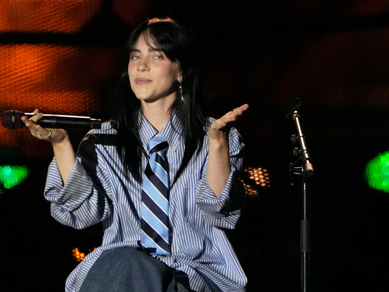 Billie Eilish hat in den deutschen Charts die Nase vorn. - Foto: Lewis Joly/AP/dpa