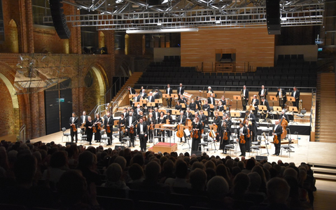 POL-NB: 28. Benefizkonzert der Polizei - Spenden übergeben - Foto: presseportal.de