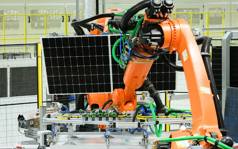 Produktion bei Solarwatt in Dresden. - Foto: Robert Michael/dpa