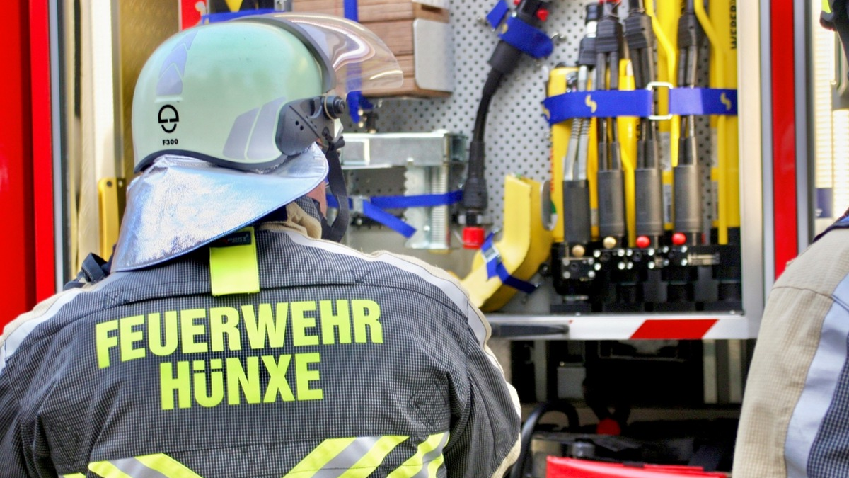 FW Hünxe: Person in Baugrube gestürzt und eingeklemmt - Foto: presseportal.de