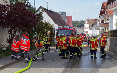 KFV-CW: Dachstuhlbrand in Althengstett-Ottenbronn Photovoltaikanlage ist Herausforderung für Feuerwehr - Foto: presseportal.de