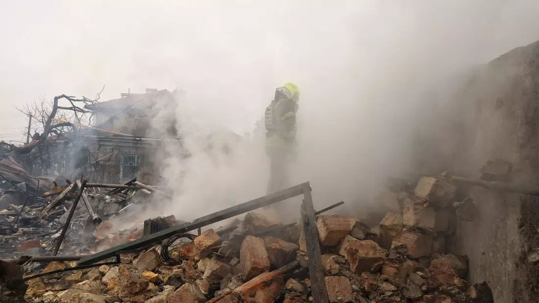 Folgen eines Raketenangriffs durch russische Truppen in Odessa. - Bild: ---/https://photonew.ukrinform.com/ Ukrinform/dpa