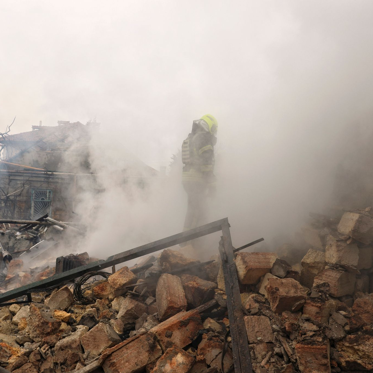 Folgen eines Raketenangriffs durch russische Truppen in Odessa. - Foto: ---/https://photonew.ukrinform.com/ Ukrinform/dpa