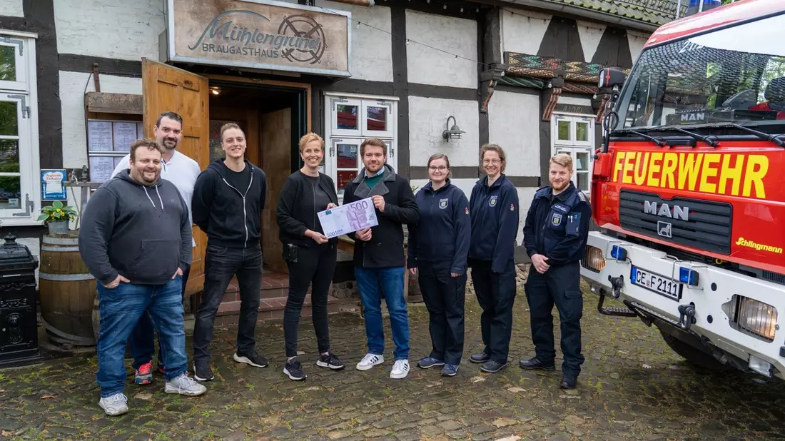FW Flotwedel: Großzügige Spende - Mühlengrund unterstützt Jugendfeuerwehr Wienhausen - Bild: presseportal.de