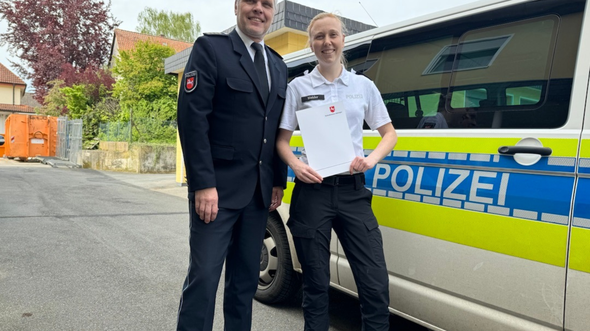 POL-HI: Neue Leiterin des Polizeikommissariats Elze offiziell in das Amt eingeführt- Polizeihauptkommissarin Kim Wehfer übernimmt die Funktion - Foto: presseportal.de