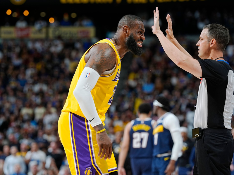 NBA-Superstar LeBron James ist mit den Los Angeles Lakers in den Playoffs gescheitert. - Foto: David Zalubowski/AP/dpa