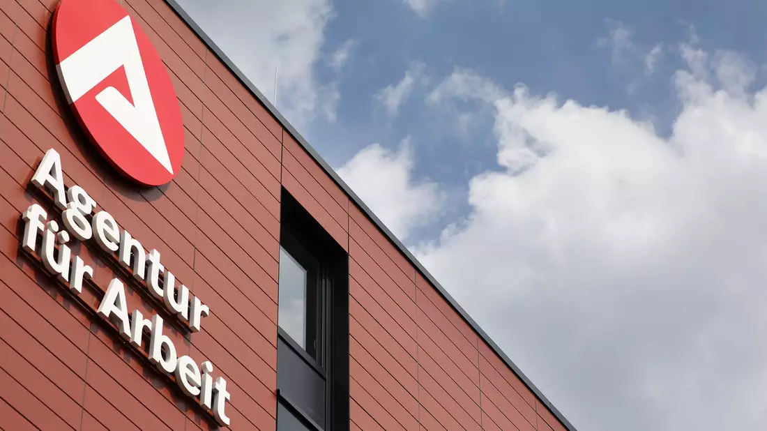 «Dem Arbeitsmarkt fehlt nach wie vor der konjunkturelle Rückenwind. Somit bleibt die Frühjahrsbelebung schwach», heißt es aus dem Vorstand der Bundesagentur für Arbeit. - Bild: Oliver Berg/dpa