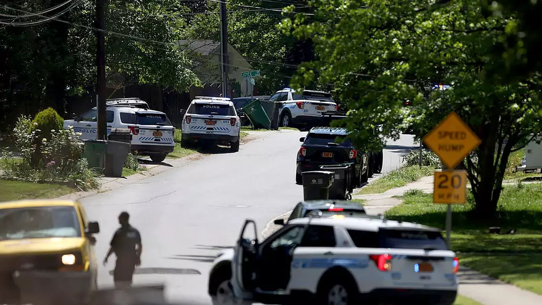 Bei einem Einsatz in Charlotte wurden vier Polizisten getötet. - Bild: Khadejeh Nikouyeh/The Charlotte Observer via AP/dpa