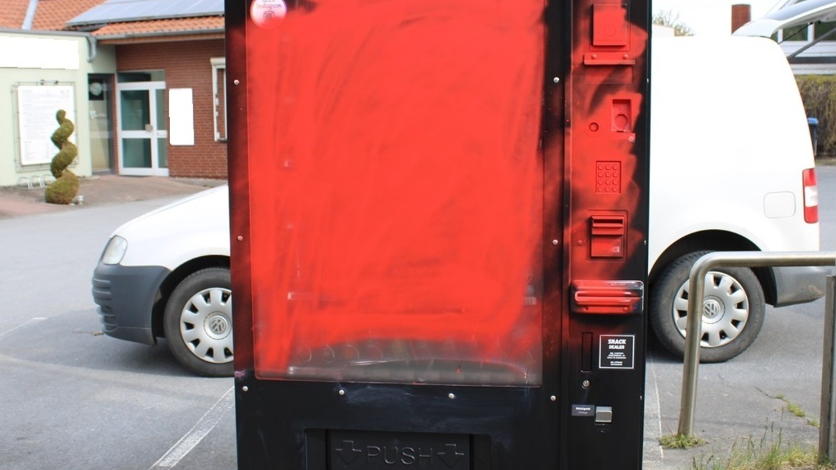 POL-MI: Snack-Automat mit Farbe beschmiert - Foto: presseportal.de