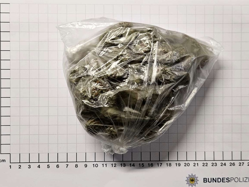 BPOL NRW: Bundespolizisten stellen 5 Drogendelikte in einer Stunde fest - Foto: presseportal.de