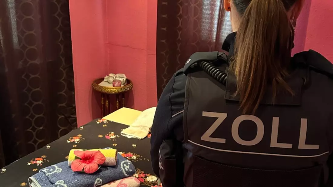 HZA-MS: Versteck- und Fluchtversuche von illegal Beschäftigten erfolglos/Zoll Münster kontrolliert Restaurants und Massagestudios - Bild: presseportal.de