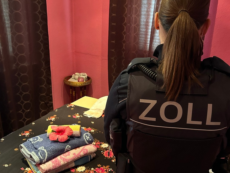 HZA-MS: Versteck- und Fluchtversuche von illegal Beschäftigten erfolglos/Zoll Münster kontrolliert Restaurants und Massagestudios - Foto: presseportal.de