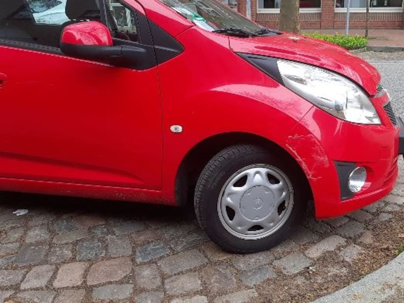 POL-SE: Wedel - Dreister Autofahrer bemerkt seine Unfallverursachung, will seinen Pkw angeblich nur schnell parken und entfernt sich dann doch vom Unfallort - Foto: presseportal.de