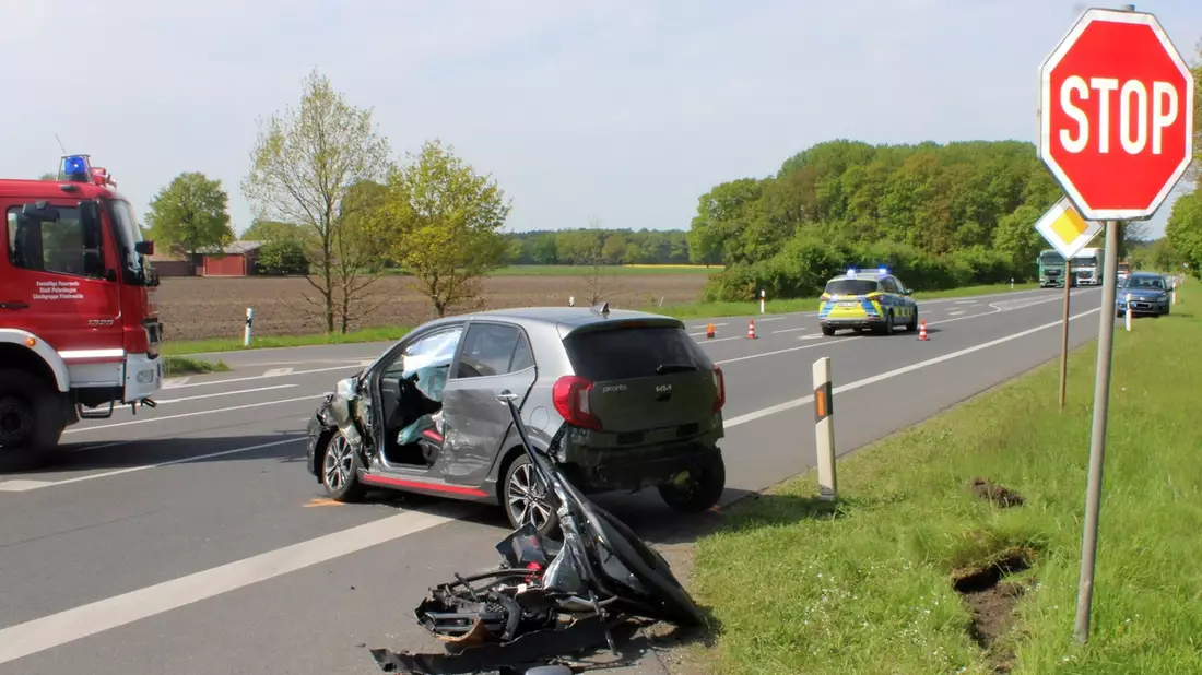 POL-MI: Unfall auf der L770: Fahrerin im Wagen eingeklemmt - Bild: presseportal.de