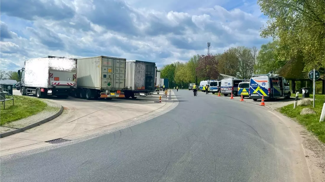 POL-RZ: Kontrolle des Schwerlastverkehrs - Bild: presseportal.de