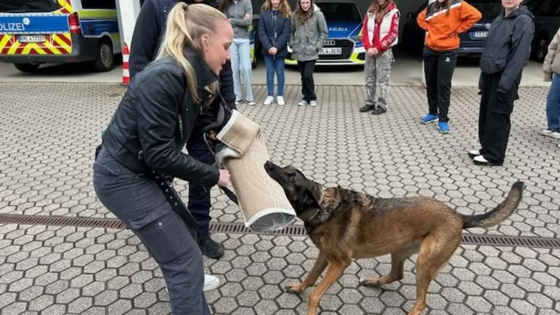 POL-PDTR: Teilnahme der PW Konz und der PI Saarburg am bundesweiten Girls'Day - Bild: presseportal.de