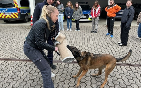 POL-PDTR: Teilnahme der PW Konz und der PI Saarburg am bundesweiten Girls'Day - Foto: presseportal.de
