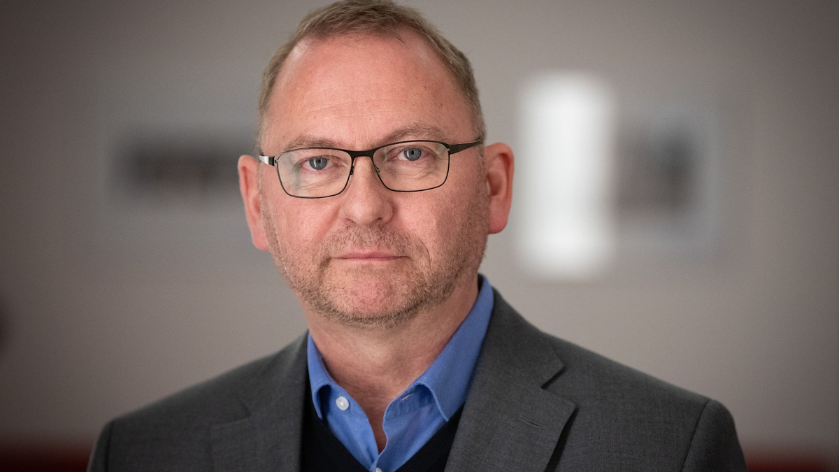 «Wer sich zu AfD-Positionen bekennt und die Programmatik vertritt, hat bei uns keinen Platz», sagt Frank Werneke. - Foto: Soeren Stache/dpa